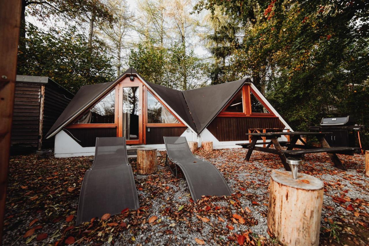 Chalet Tropical Avec Bain A Bulles - In The Woods Gesves Buitenkant foto