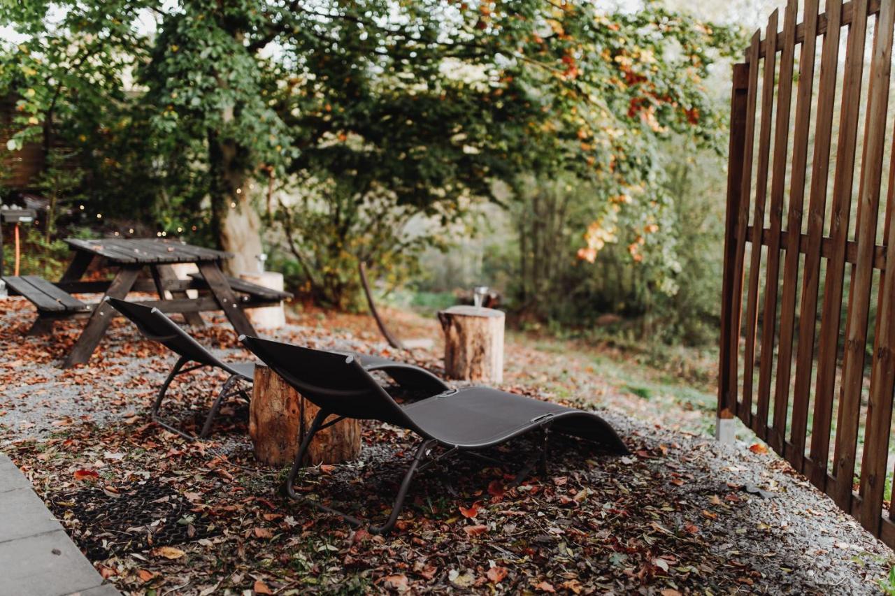 Chalet Tropical Avec Bain A Bulles - In The Woods Gesves Buitenkant foto
