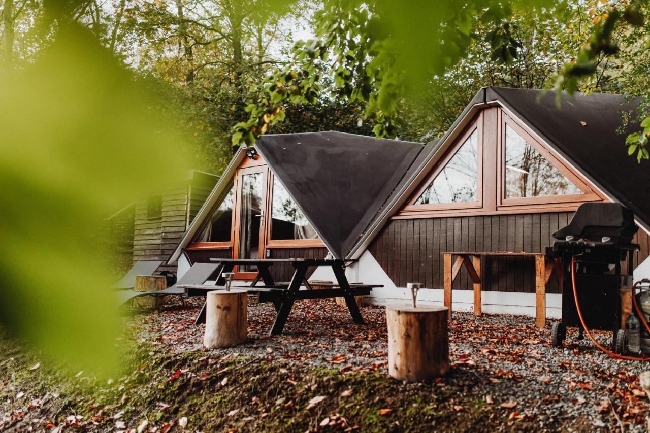 Chalet Tropical Avec Bain A Bulles - In The Woods Gesves Buitenkant foto