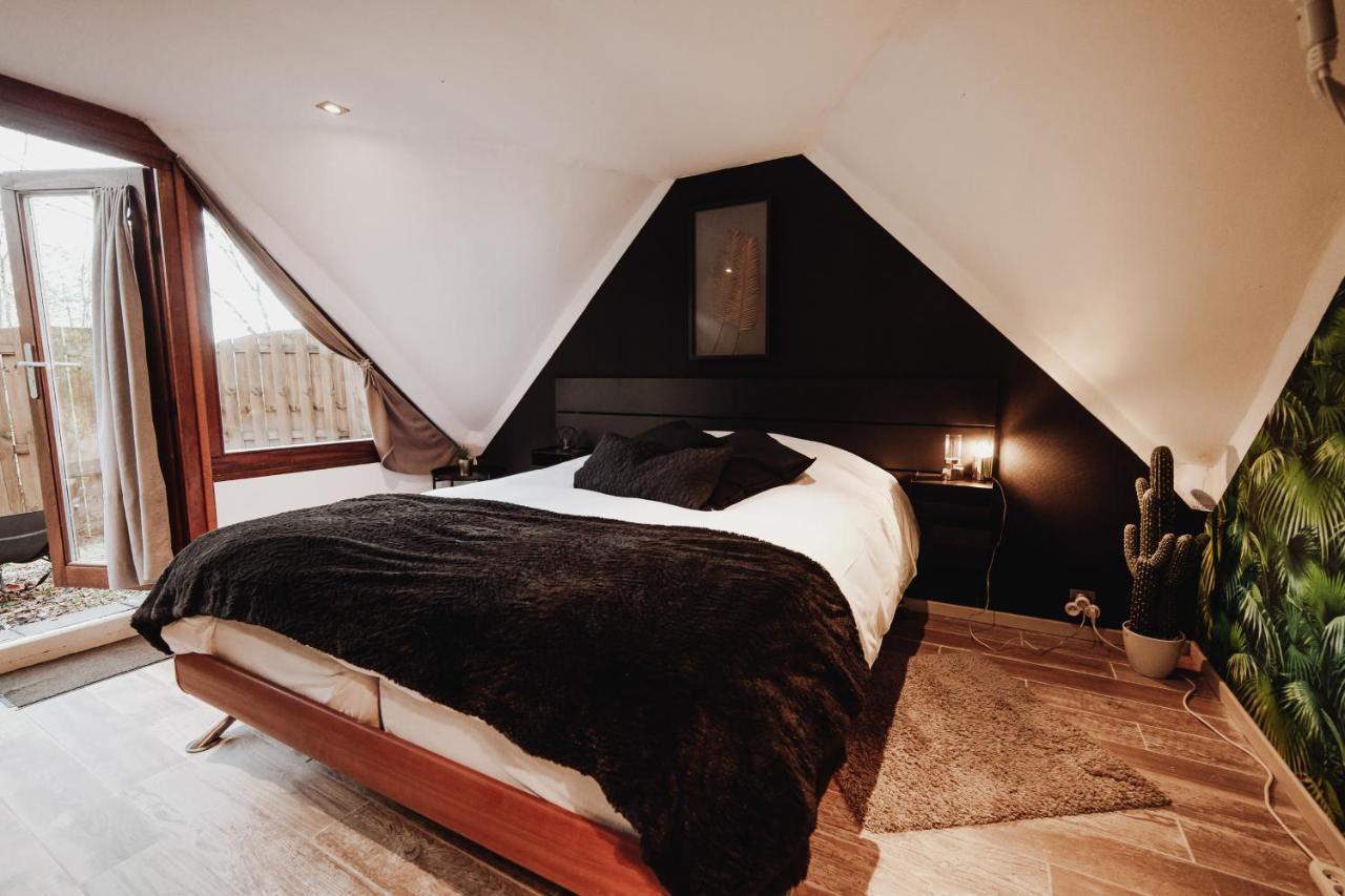 Chalet Tropical Avec Bain A Bulles - In The Woods Gesves Buitenkant foto