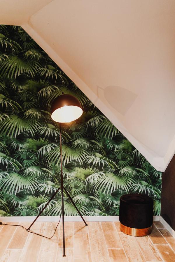 Chalet Tropical Avec Bain A Bulles - In The Woods Gesves Buitenkant foto