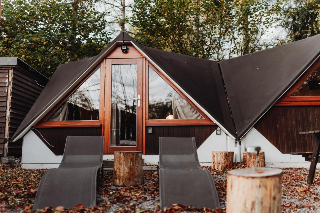 Chalet Tropical Avec Bain A Bulles - In The Woods Gesves Buitenkant foto