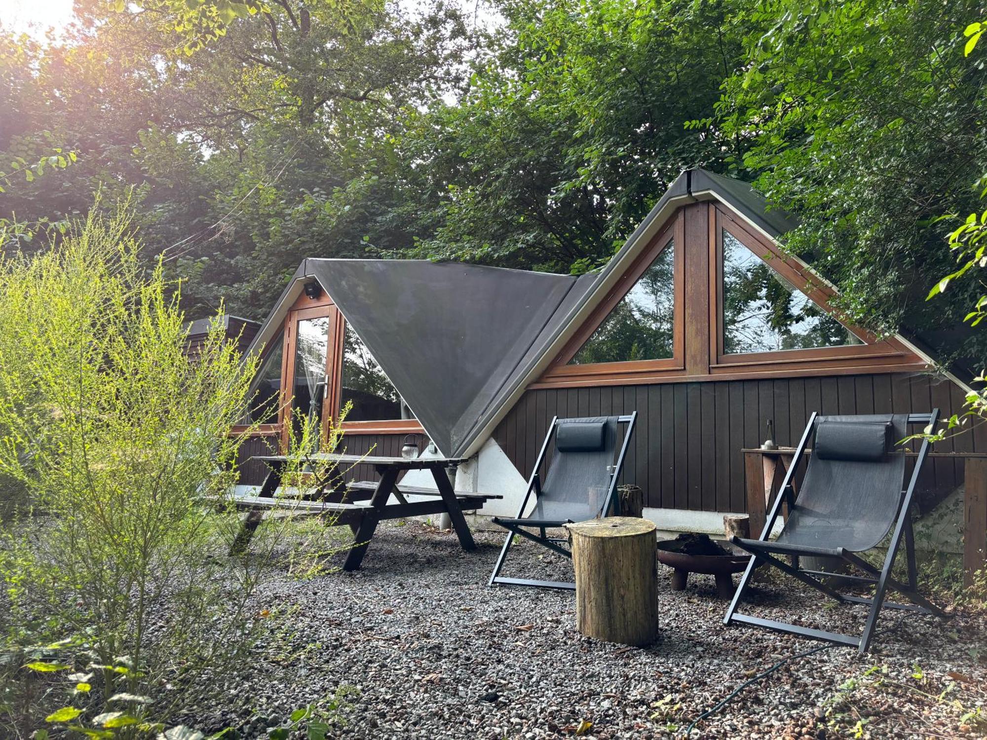Chalet Tropical Avec Bain A Bulles - In The Woods Gesves Buitenkant foto
